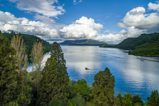 2-Lake-Tarawera-Rotorua-Mark-Smith.jpg